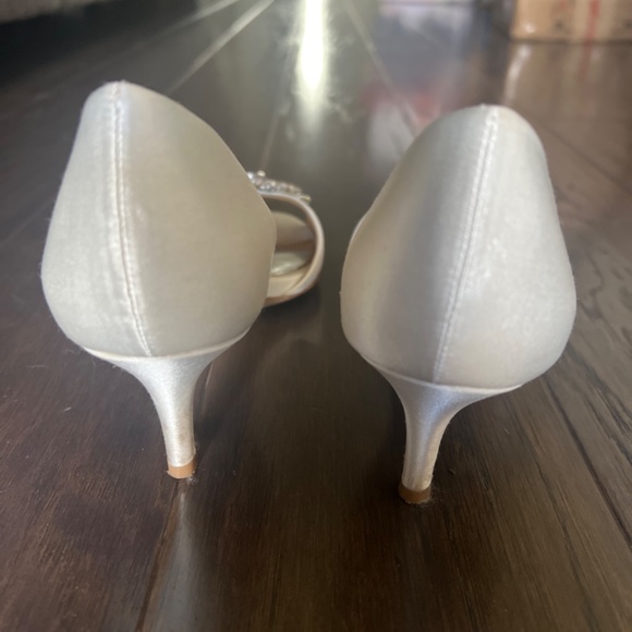 Badgley Mischka Petrina - Picture 2 of 4